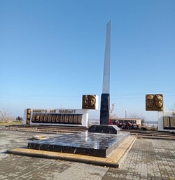 В Черноярском районе завершается ремонт мемориала героям ВОВ