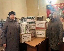 Коллектив Черноярского суда помогает фронту 