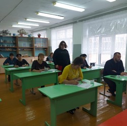 В Вязовской школе Черноярского района родители сдавали ЕГЭ