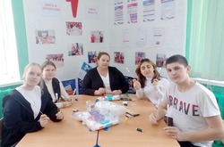 Коллектив черноярской школы активно помогает фронту