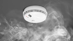 Жителей Черноярского района призывают установить пожарные извещатели