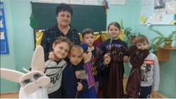 Третьеклассники Черноярской средней школы подарили своим мамам спектакль