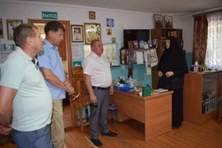 Глава Черноярского района посетил Воскресенско-Мироносицкий монастырь