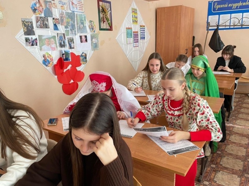 Черноярцы приняли участие в этнодиктанте