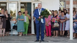 Региональный депутат поздравил учащихся  Черноярской школы с Днем знаний