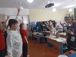 В черноярской школе на переменах учащиеся танцуют