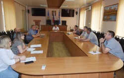 Черноярском районе обсудили проблемы неформальной занятости
