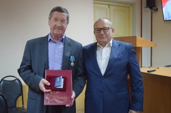Черноярский труженик награждён руководством региона