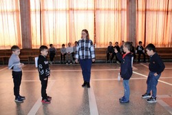 В черноярском центре культуры провели игровую программу «Вперёд, мальчишки!»