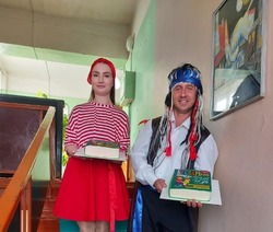 Черноярские малыши попробовали торт в виде букваря