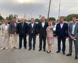 Губернатор Астраханской области вручил ключи от автомобиля черноярскому главврачу 