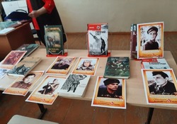 Черноярцы провели акцию «Бессмертный книжный полк»