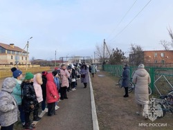 Учебные тренировки по эвакуации детей прошли в Черноярском районе