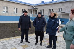 Зампред правительства региона посетил объекты благоустройства в Черноярском районе 