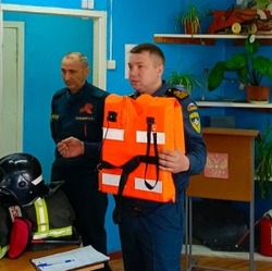 Черноярцам рассказали о правилах отдыха на воде