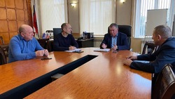 Глава Черноярского района провел встречу с представителями «ЭкоЦентра»