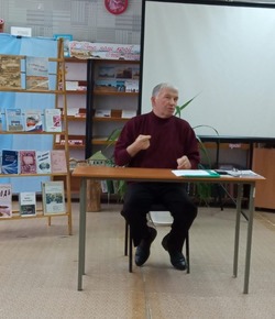 Черноярский автор представил свою новую книгу «Берега»
