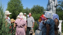 Старицкие ветераны возложили цветы к обелиску «Мать и Воин»
