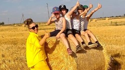 Воспитанники черноярского центра «Солнечный» совершили экскурсию на поле