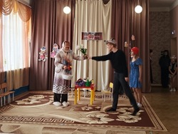 В черноярском селе детям показали спектакль