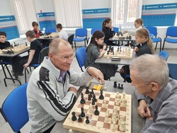 Черноярцы от мала до велика играют в шахматы