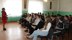 Специалисты социальной службы Черноярского района провели беседы в Зубовской школе