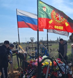 Черноярцы приводят в порядок мемориалы героев