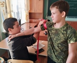 Юные черноярские разведчики изучают приёмы первой помощи