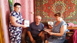 Медицинские и социальные работники оказывают помощь черноярцам