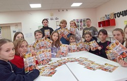 Черноярским школьникам пришла посылка из Таганрога