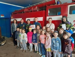Черноярским дошколятам показали пожарную часть